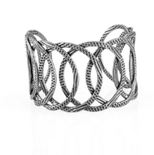 Load image into Gallery viewer, Circa de Contender Black Cuff