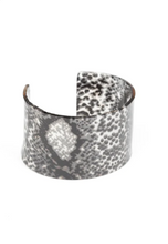 Load image into Gallery viewer, Vogue Revamp Black Acrylic Cuff