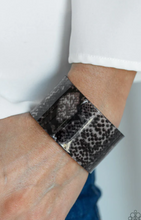 Load image into Gallery viewer, Vogue Revamp Black Acrylic Cuff
