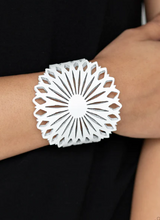 Load image into Gallery viewer, Wildflower Garden White Wrap