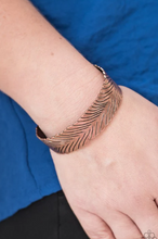 Load image into Gallery viewer, Ruffle Feathers Copper Cuff