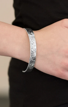 Load image into Gallery viewer, Tropical Vibes Silver cuff
