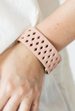 Load image into Gallery viewer, Glamp Champ Pink Wraps
