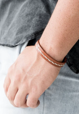 First Class Traveler Brown Wrap