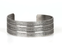 Load image into Gallery viewer, Patterned Plains Silver Cuff