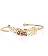Load image into Gallery viewer, How Do You Like This Feather Gold Cuff