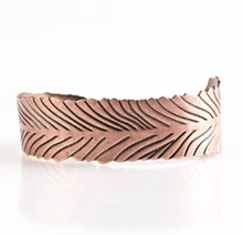 Load image into Gallery viewer, Ruffle Feathers Copper Cuff