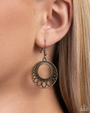 Load image into Gallery viewer, Peacefully Prairie Brass Earrings