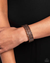 Load image into Gallery viewer, ESCAPADE Artist Copper Hinged Bangle
