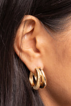Load image into Gallery viewer, Textured Tremolo Gold Earrings
