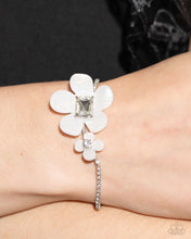 Load image into Gallery viewer, Dainty Devotee White Bracelet