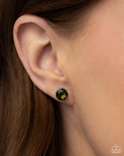 Load image into Gallery viewer, Breathtaking Birthstone Green Post Earrings - August