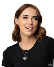 Load image into Gallery viewer, Birthstone Beauty Green Necklace - August