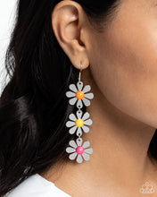 Load image into Gallery viewer, Daisy Dame Yellow Earrings