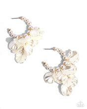 Load image into Gallery viewer, Frilly Feature Gold Earrings