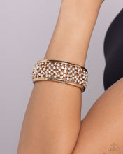 Load image into Gallery viewer, Subtly Scattered Gold Bracelet