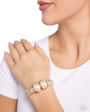 Load image into Gallery viewer, Balanced Brevity Gold Bracelet