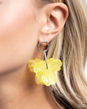 Load image into Gallery viewer, Glassy Garden Yellow Earrings