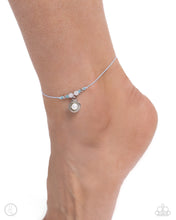 Load image into Gallery viewer, Oyster Overture Blue Anklet