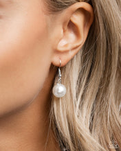 Load image into Gallery viewer, Crystal Class White Necklace
