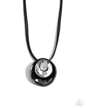 Load image into Gallery viewer, Duchess Disc Black Necklace