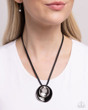 Load image into Gallery viewer, Duchess Disc Black Necklace