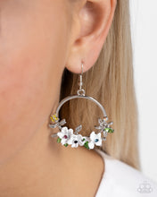 Load image into Gallery viewer, Fairy Freestyle White Earrings