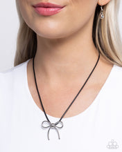 Load image into Gallery viewer, Leisurely Ladylike Black Necklace