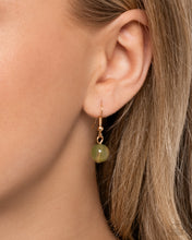 Load image into Gallery viewer, Sideways Shimmer Green Necklace