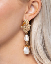 Load image into Gallery viewer, Profound Pearls Gold Earrings