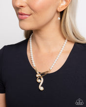 Load image into Gallery viewer, Elegant Entourage Gold Necklace