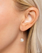 Load image into Gallery viewer, Elegant Entourage Gold Necklace