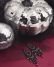 Load image into Gallery viewer, Pristine Precipitation Black Earrings