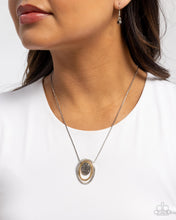 Load image into Gallery viewer, Glistening Grade Silver Necklace
