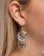 Load image into Gallery viewer, Alternative Angel Black Earrings