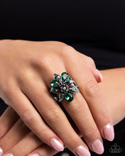 Load image into Gallery viewer, Carefree Corsage Green Ring