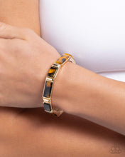 Load image into Gallery viewer, Acrylic Accent Gold Bracelet