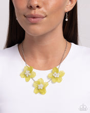 Load image into Gallery viewer, Petaled Promotion Green Necklace