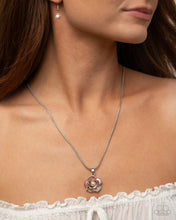 Load image into Gallery viewer, Mademoi-SHELL Magic Orange Necklace