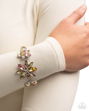 Load image into Gallery viewer, Floral Feature Yellow Necklace
