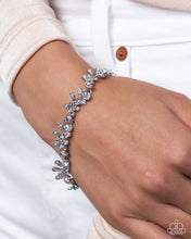 Load image into Gallery viewer, Leafy Lady White Necklace
