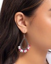 Load image into Gallery viewer, Pronged Pattern Pink Earrings