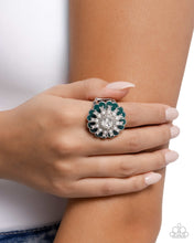 Load image into Gallery viewer, Gallery Glitz Green Ring