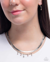 Load image into Gallery viewer, Suave Shimmy Orange Necklace