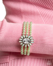 Load image into Gallery viewer, Perceptive Pearls Green Bracelet