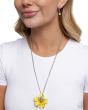 Load image into Gallery viewer, Floral Front Yellow Necklace