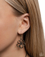 Load image into Gallery viewer, Beau Bouquet Brass Necklace