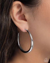 Load image into Gallery viewer, Sleek Selvage Silver Hoop Earrings