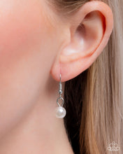 Load image into Gallery viewer, Pearl Pageantry Black Necklace