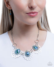 Load image into Gallery viewer, Teardrop Timeline Green Necklace